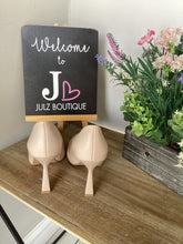 Load image into Gallery viewer, Keddo light beige court shoe
