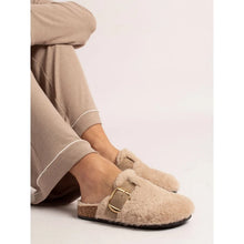 Load image into Gallery viewer, Lunar Rhianna Slipper
