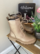 Load image into Gallery viewer, Marco Tozzi Platinum Ankle Boot
