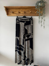 Load image into Gallery viewer, Peruzzi Print Trousers
