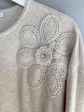 Load image into Gallery viewer, Crochet flower jumper
