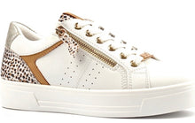 Load image into Gallery viewer, Lunar Presley Trainer
