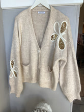 Load image into Gallery viewer, Dual Flower Cardigan
