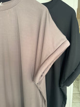 Load image into Gallery viewer, Malissa J - Padded Edge Sleeve Top
