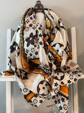 Load image into Gallery viewer, Buckle Silky Scarf
