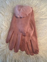 Load image into Gallery viewer, Fluffy Heart Gloves
