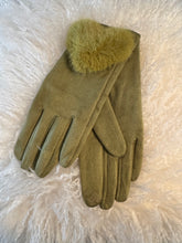 Load image into Gallery viewer, Fluffy Heart Gloves
