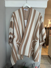 Load image into Gallery viewer, Flower and Stripe Knit Wrap
