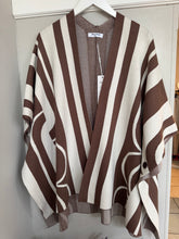 Load image into Gallery viewer, Flower and Stripe Knit Wrap
