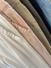 Load image into Gallery viewer, Frill Pocket Stretch Magic Pant
