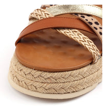 Load image into Gallery viewer, Lunar Flick Tan Sandals
