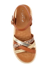 Load image into Gallery viewer, Lunar Flick Tan Sandals
