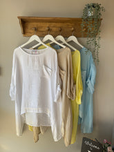 Load image into Gallery viewer, Tunic Top With Pocket
