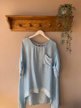 Load image into Gallery viewer, Tunic Top With Pocket
