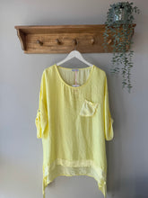 Load image into Gallery viewer, Tunic Top With Pocket
