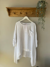 Load image into Gallery viewer, Tunic Top With Pocket
