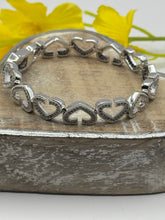 Load image into Gallery viewer, Malissa J Open Heart Braclet
