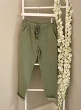 Load image into Gallery viewer, One-size Magic Pants
